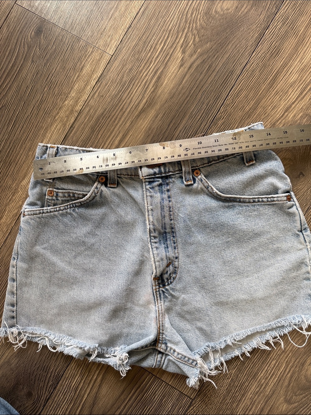 Levi’s vintage cut off denim shorts I. The perfect blue color - Picture 11 of 16
